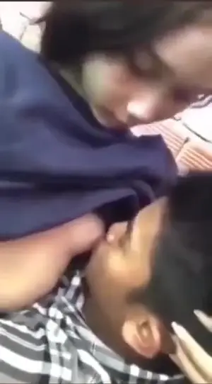 Bokep Kenyot Nenen Pacar Di Belakang Rumah